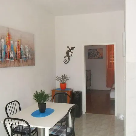 Apartmán Dena - 60 M From Beach