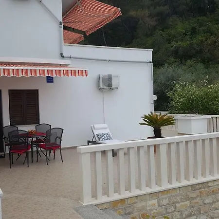 Dena - 60 M From Beach