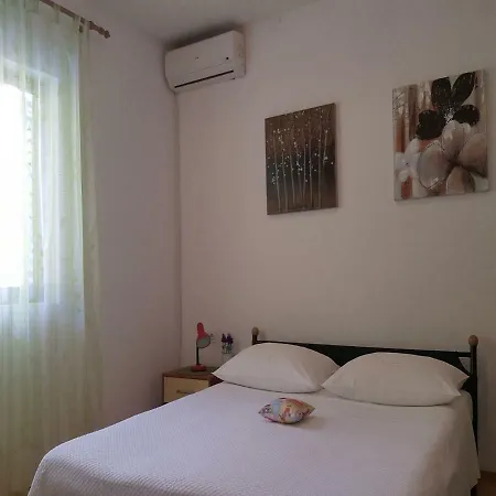 Dena - 60 M From Beach Apartmán Bogomolje
