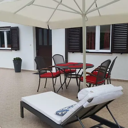 Dena - 60 M From Beach Apartmán Bogomolje