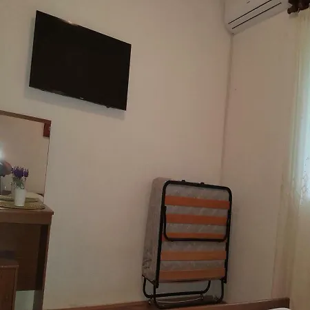 Dena - 60 M From Beach Bogomolje