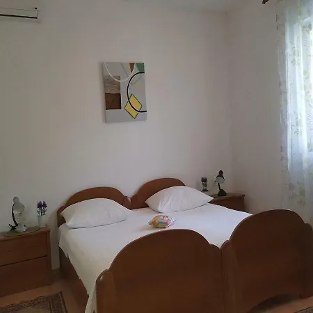 Apartmán Dena - 60 M From Beach